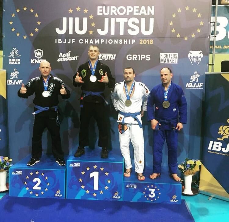 Tibério Bordonhos no pódio do Campeonato Europeu IBJJF de Jiu-Jitsu, 2018