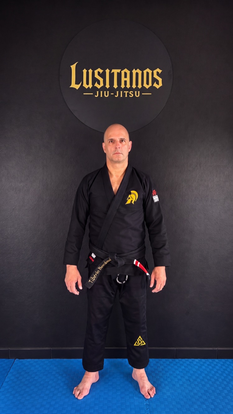 Professor Tibério Bordonhos, faixa preta IBJJF e fundador da Lusitanos — Escola de Jiu-Jitsu Brasileiro em Viseu
